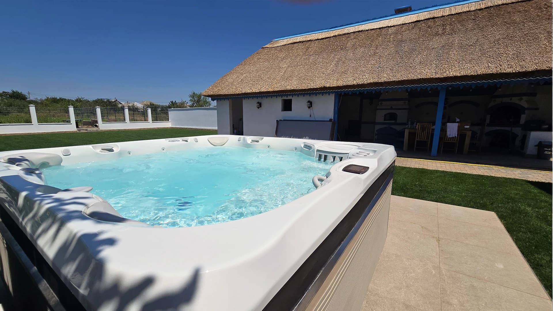Cadă cu hidromasaj Caldera Spas® Geneva – Tulcea 2