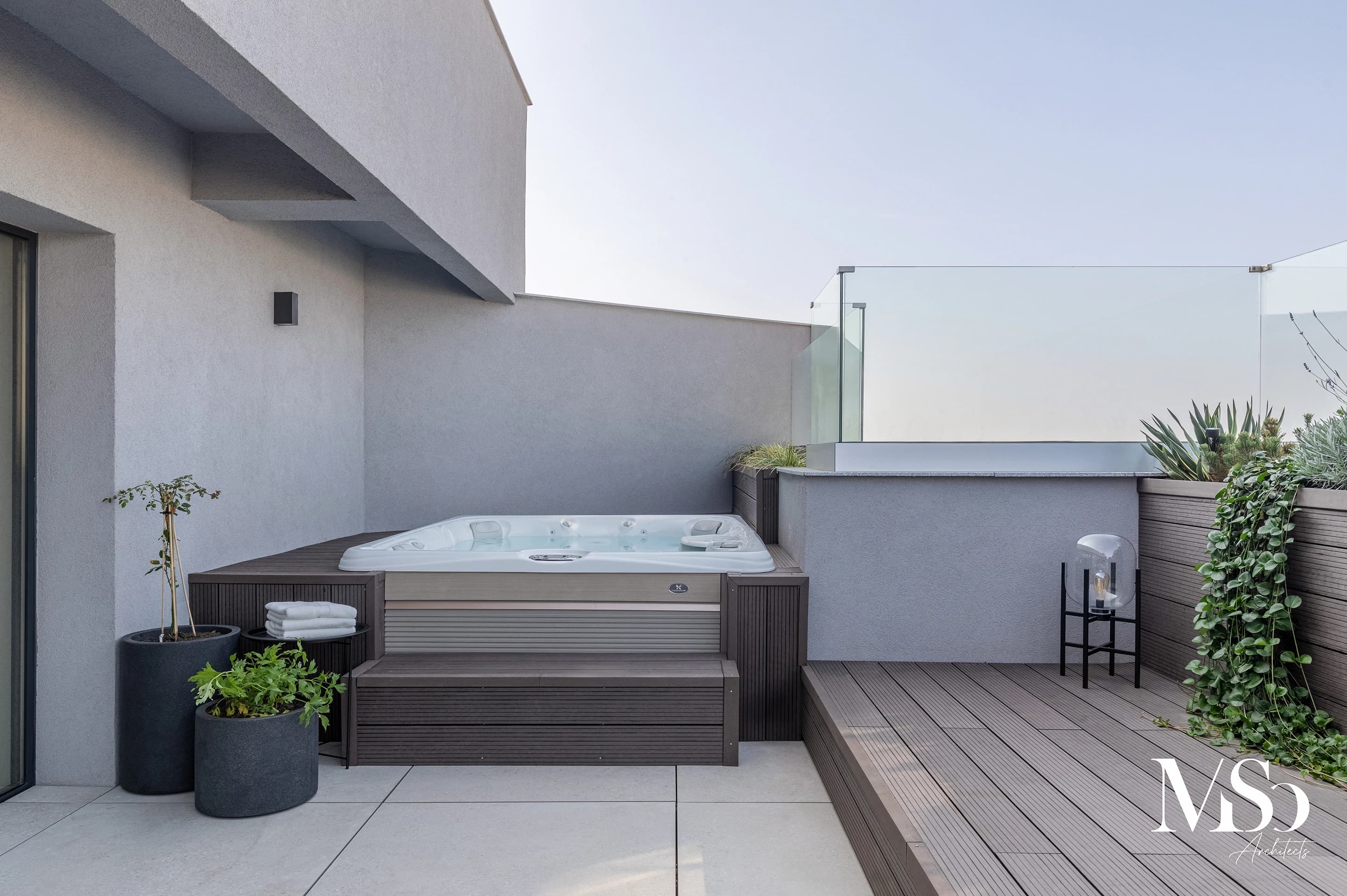 Cadă cu hidromasaj Caldera Spas® Martinique – București 2