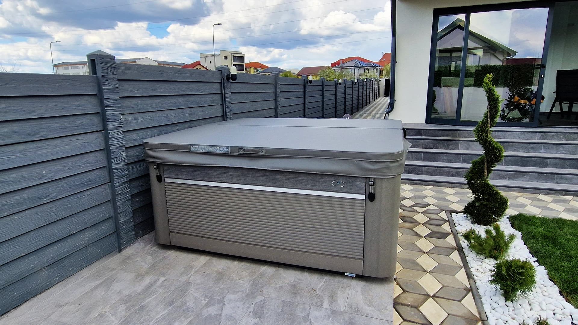 Cadă cu hidromasaj Caldera Spas® Seychelles – Proiect Hidrostyle în Craiova 3