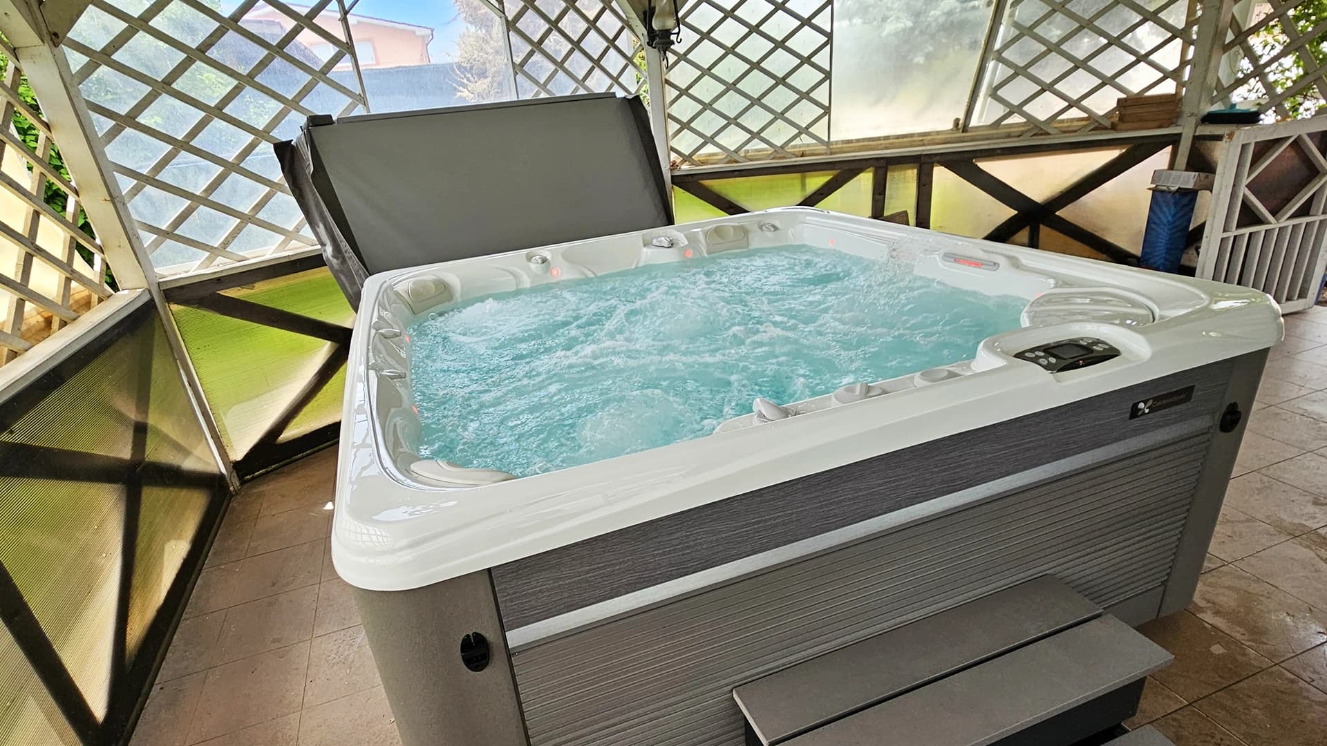 Cadă cu hidromasaj Caldera Spas® Seychelles – Proiect Hidrostyle în Vrancea 2