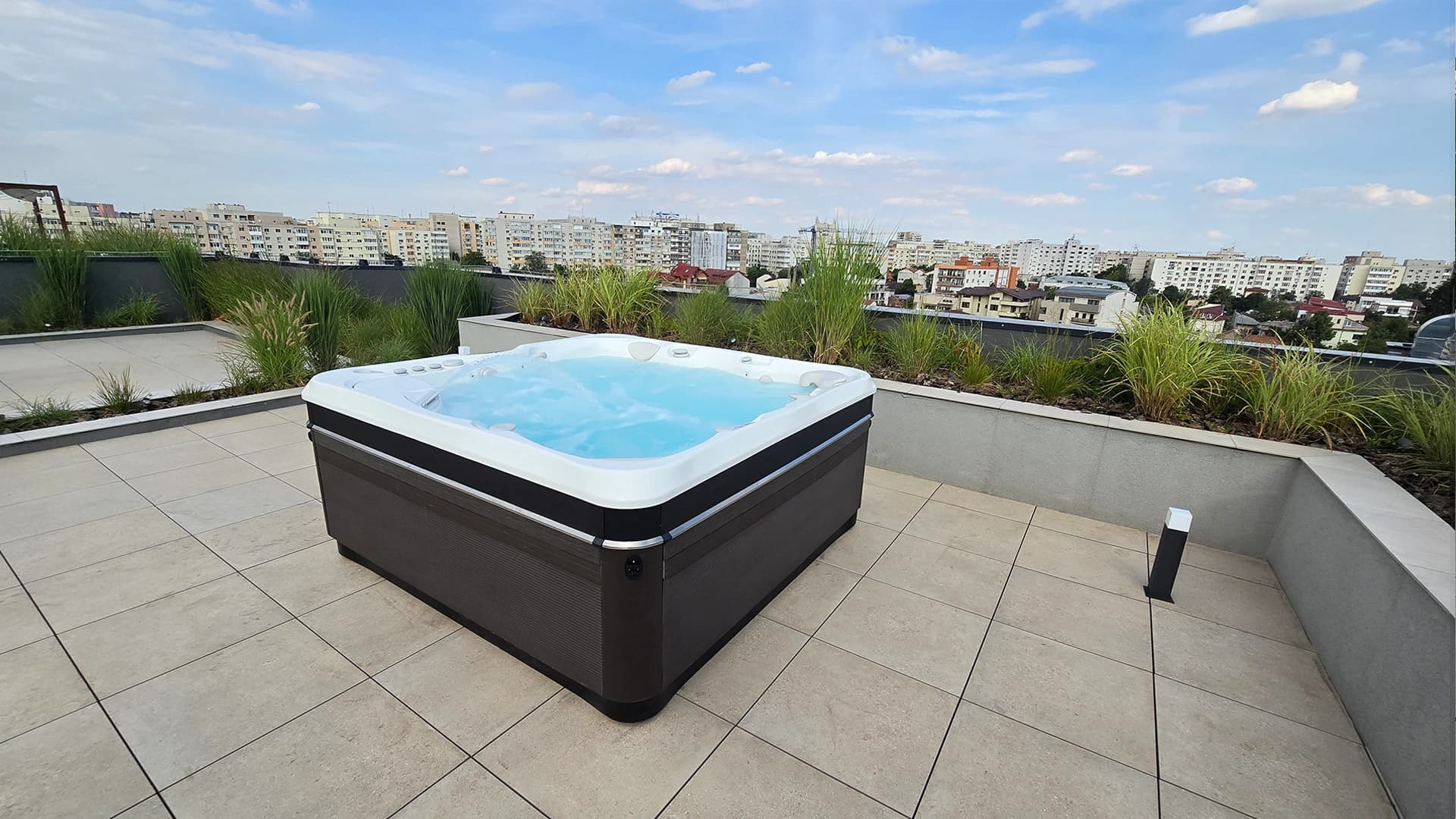 Cadă cu hidromasaj Caldera Spas® Tahitian – Proiect Hidrostyle în Bucureşti 2