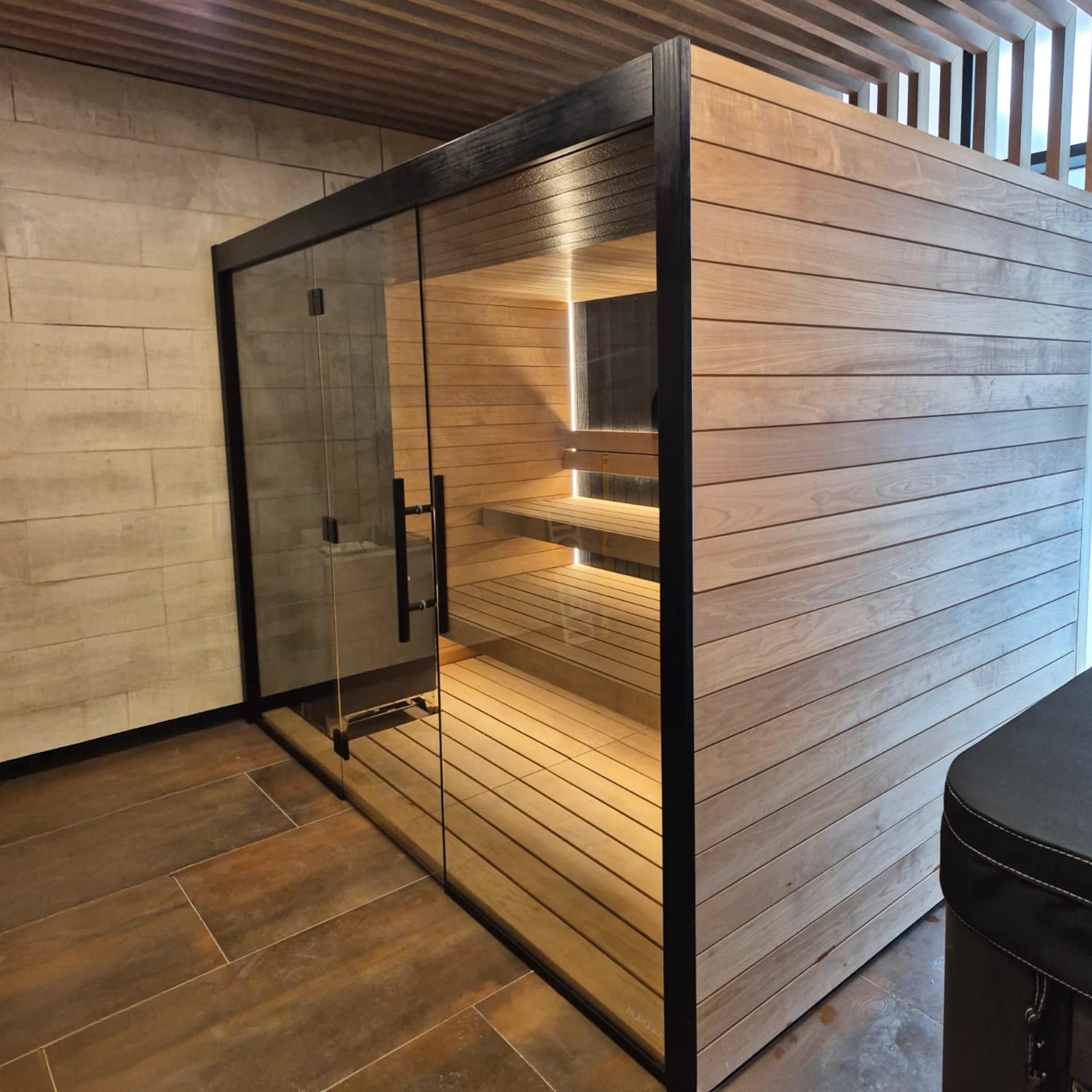 Cadă cu hidromasaj Caldera Spas® Seychelles şi Saună Auroom® Vulcana La Downtown Bucureşti 2
