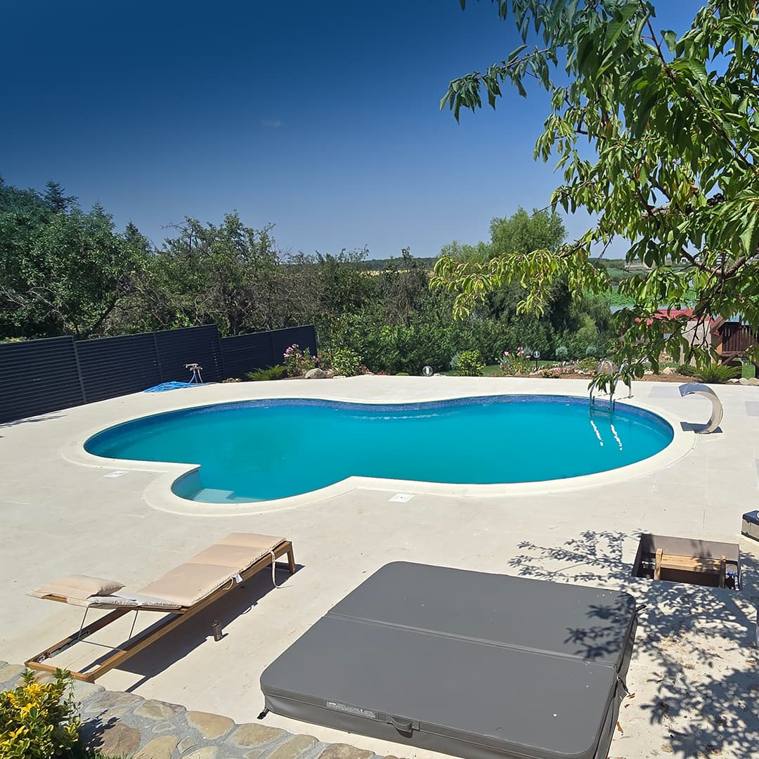 Cadă cu hidromasaj Caldera Spas® Ravello și Piscină Personalizată 2