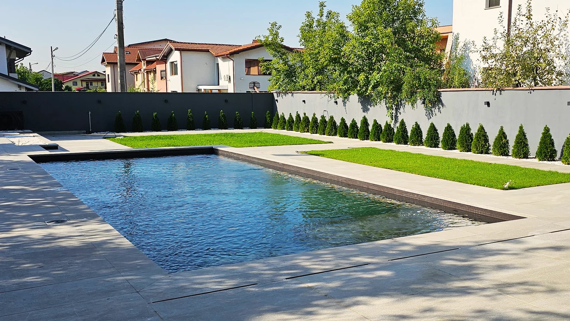 Piscină Exterioară Personalizată – Proiect Hidrostyle în Pipera 7