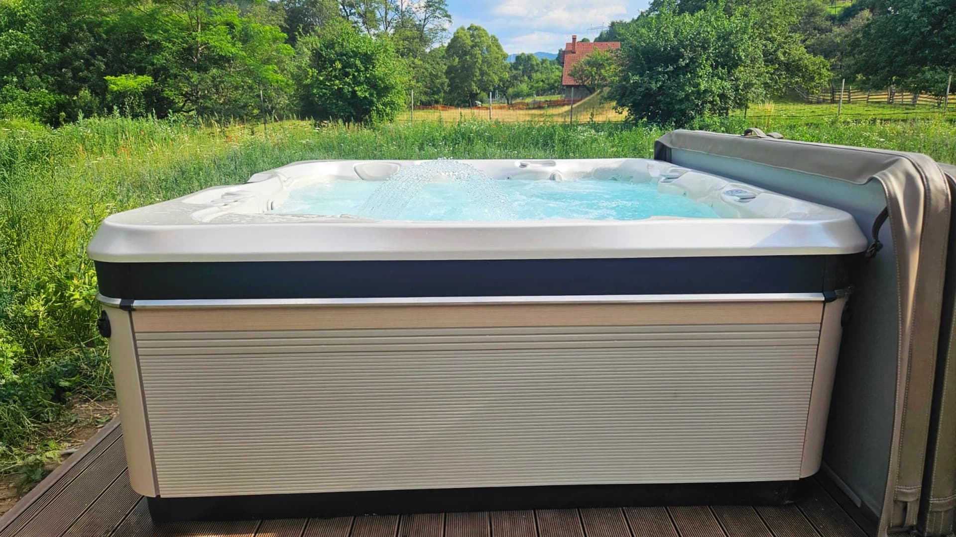 Cadă cu hidromasaj Caldera Spas® Geneva – Proiect Hidrostyle în Bran 2