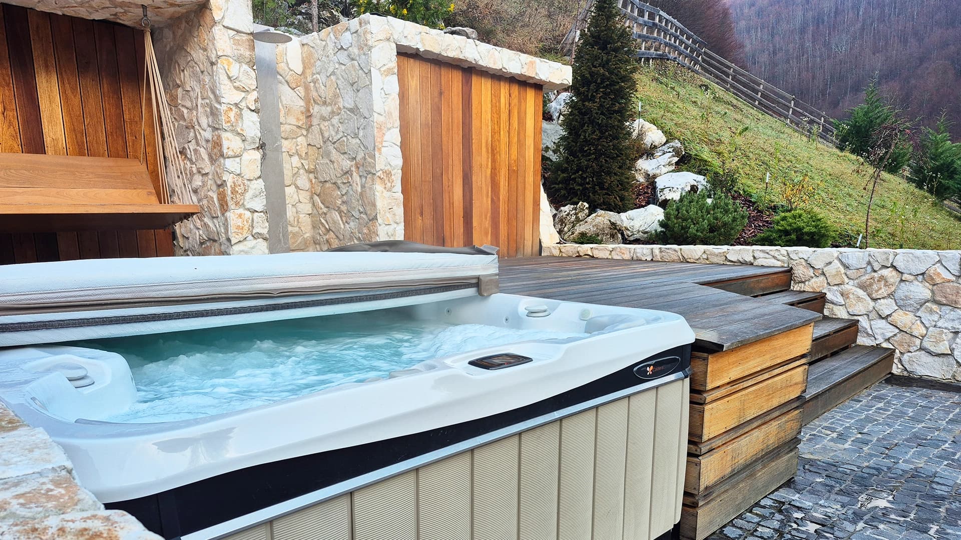 Jacuzzi Caldera Spas® Niagara – Proiect Hidrostyle în Bihor 2