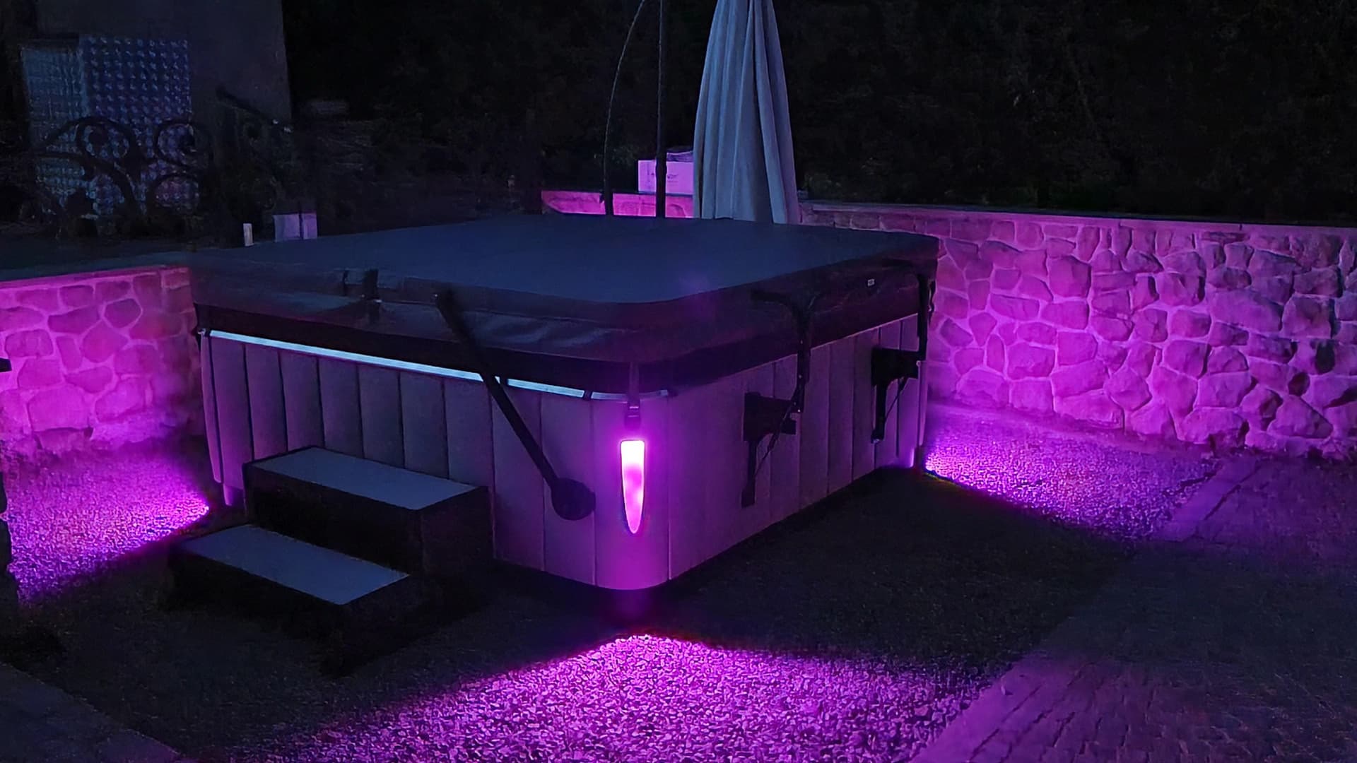 Jacuzzi Caldera Spas® Tahitian și Saună Becker® – Proiect Hidrostyle în Baia Mare 3