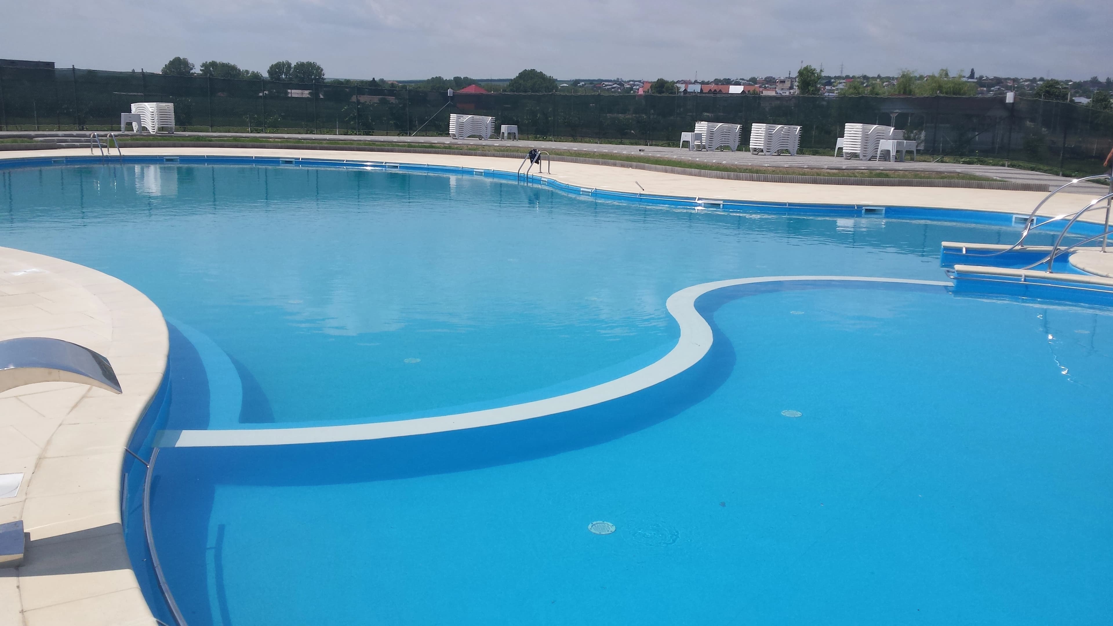 Piscină Exterioară Personalizată – Greenfield Club Bârlad 2