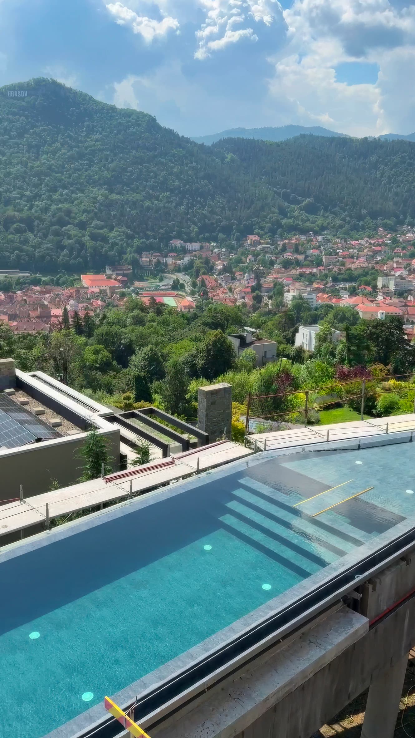 Luxury Infinity Pool in Brașov 5
