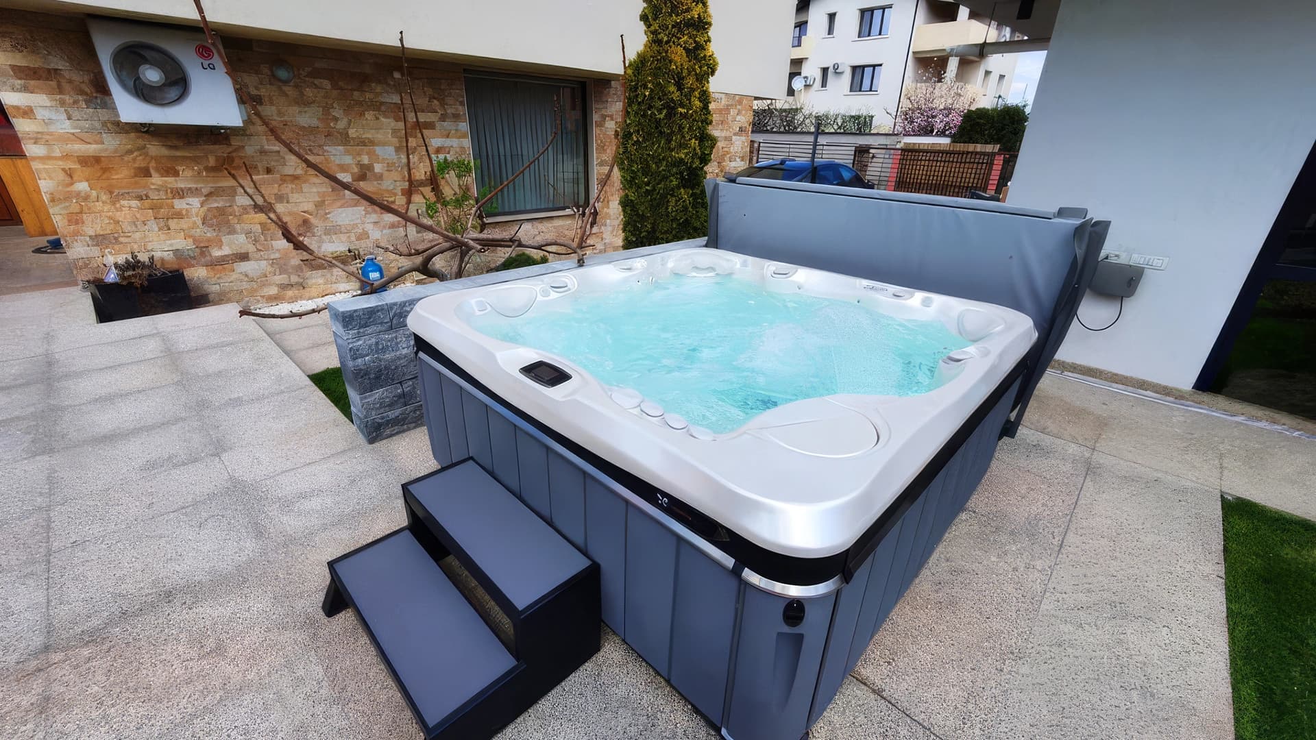 Jacuzzi de exterior Caldera Spas® Tahitian – Proiect Hidrostyle în Otopeni 2