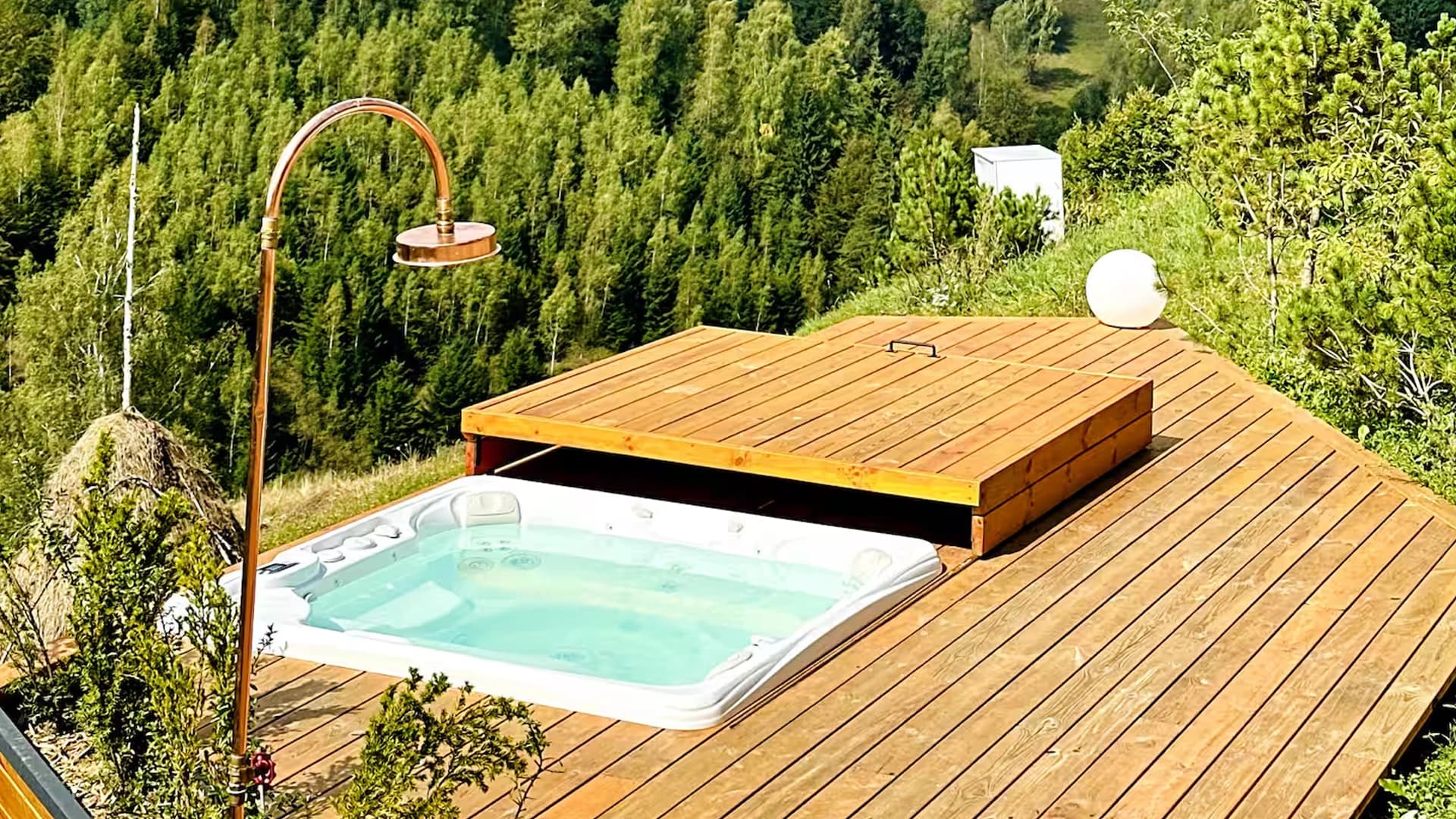Outdoor Hot Tub Caldera Spas® Seychelles – Hidrostyle Project at Amont Chalet, Piatra Craiului 2