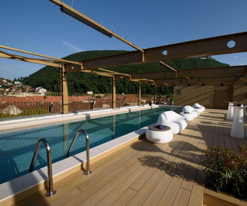 Piscină şi Cadă cu hidromasaj Treesse – Radisson Blu Aurum Brașov 4