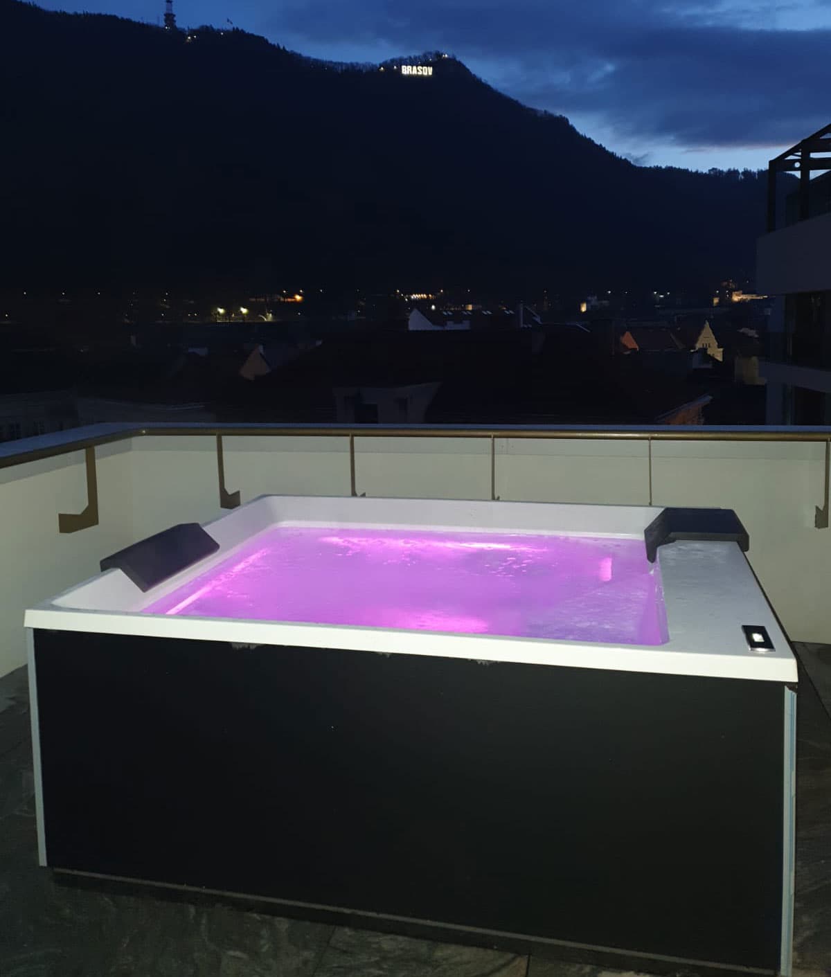 Piscină şi Cadă cu hidromasaj Treesse – Radisson Blu Aurum Brașov 5