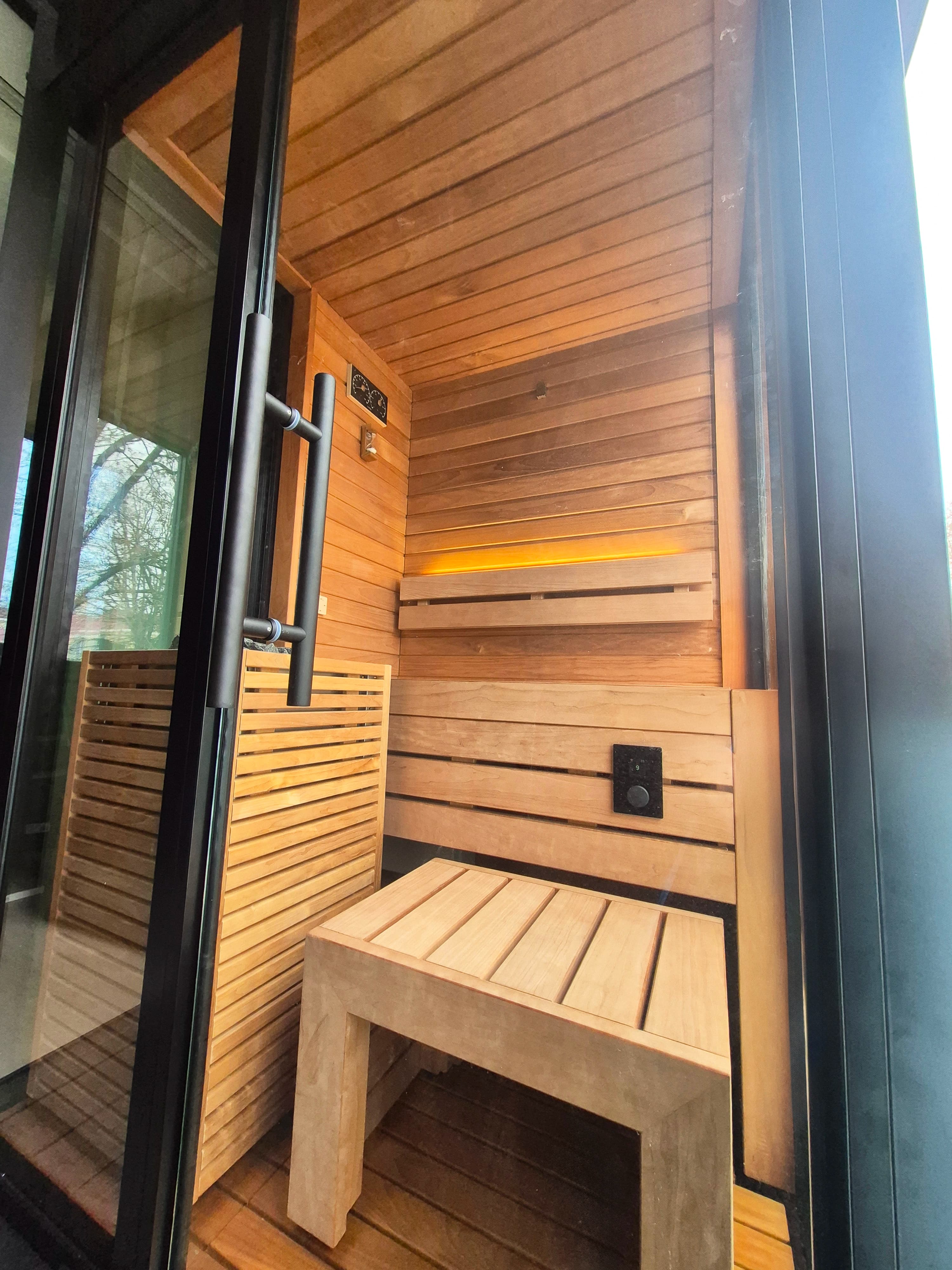 Saună de finlandeză exterior custom Auroom® Mira Small – București 3