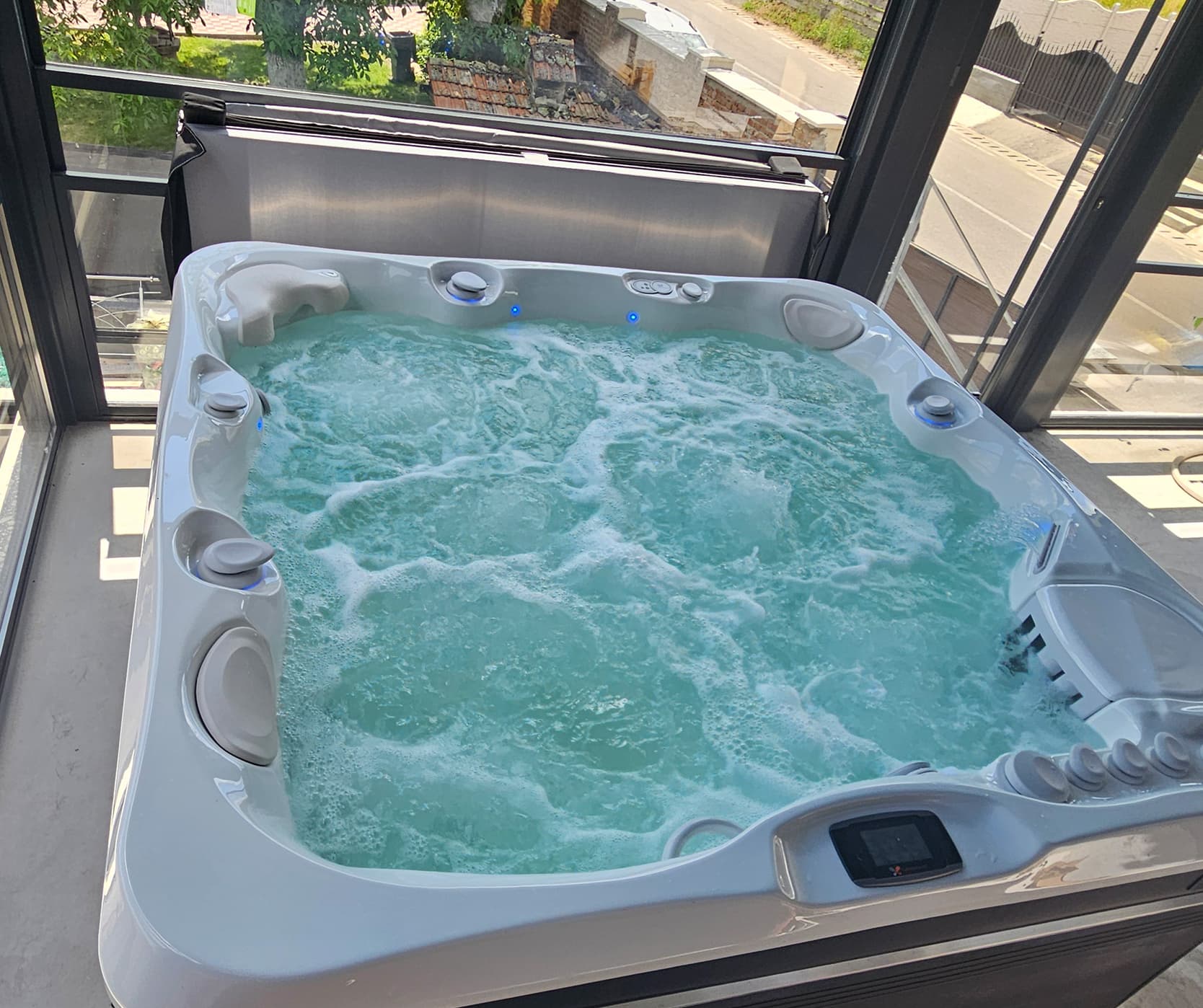 Proiect Hidrostyle în Brașov – Cadă cu hidromasaj Caldera Spas® Tahitian 3