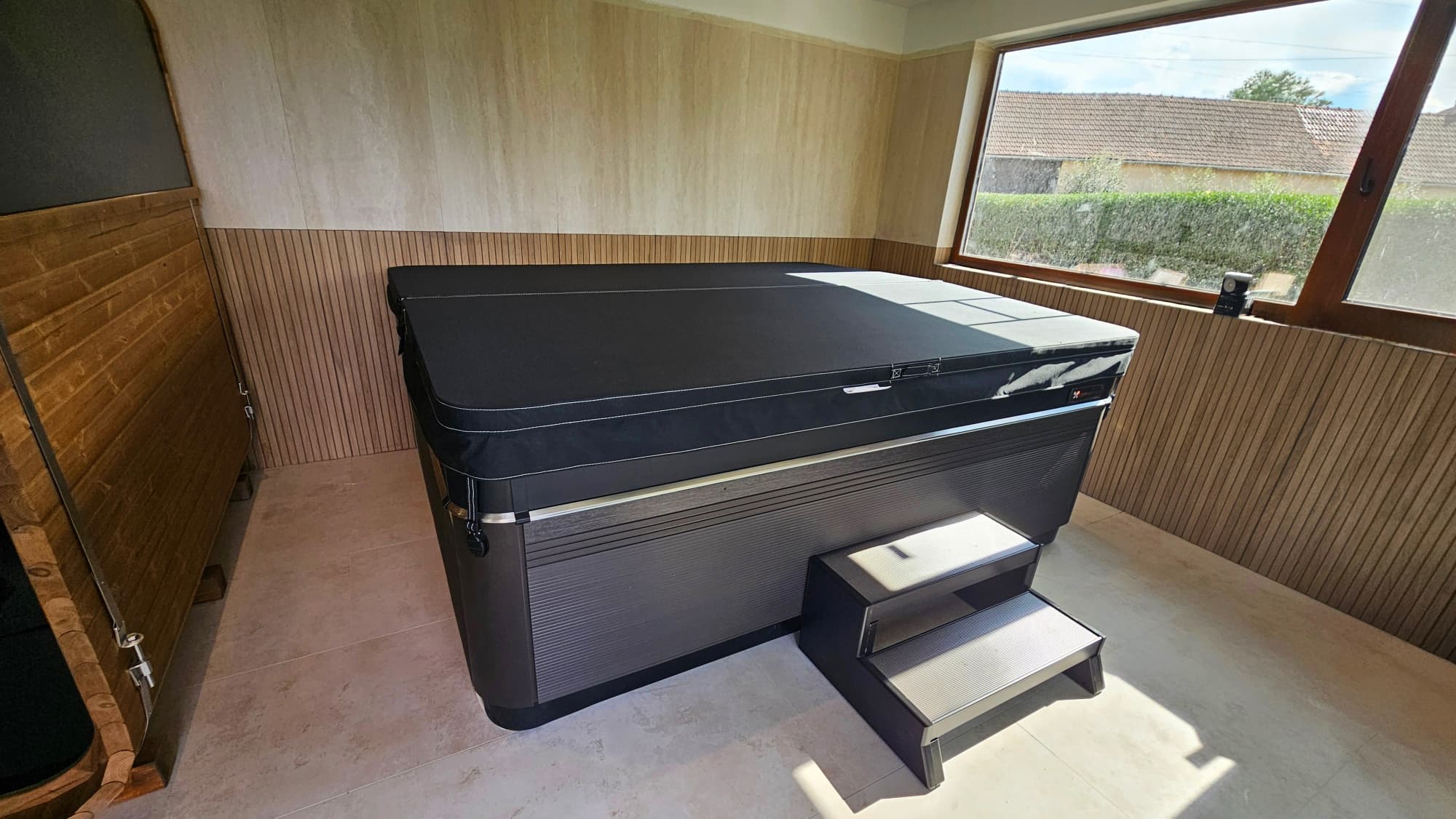 Cadă cu hidromasaj Caldera Spas® Geneva și Saună Finlandeză Auroom® Sola 210 -  Proiect Hidrostyle în Braşov 4