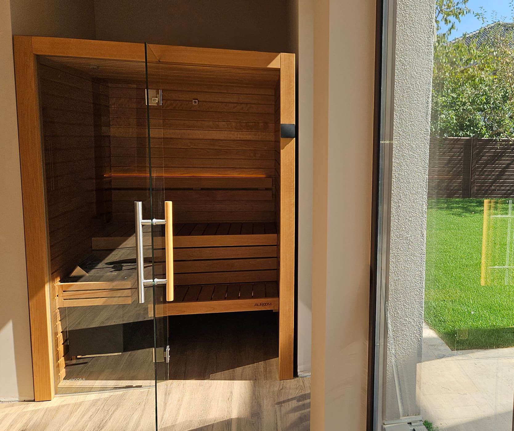 Saună finlandeză de interior Auroom® Cala Glass - Proiect Hidrostyle în Oradea