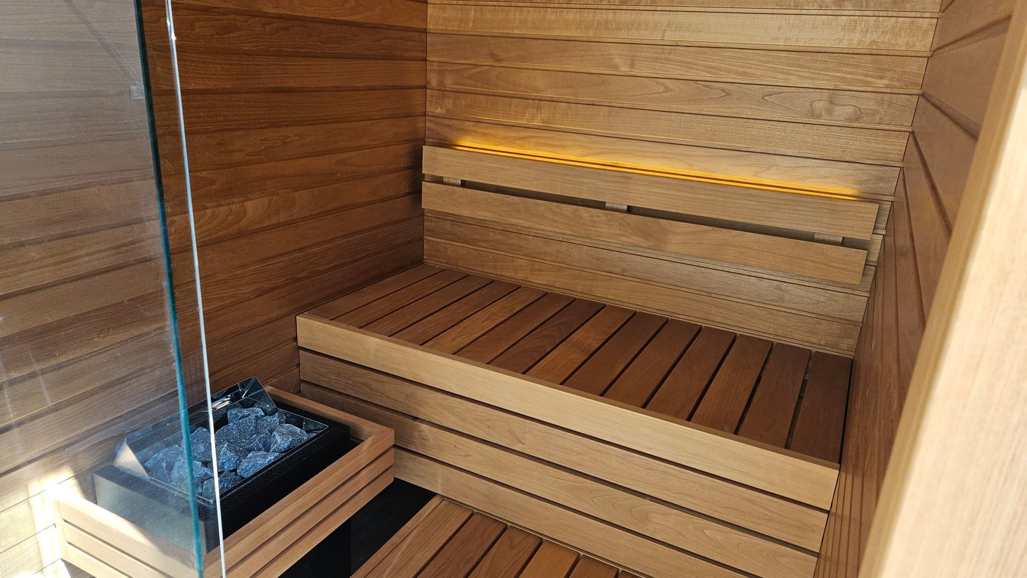 Saună finlandeză de interior Auroom® Cala Glass - Proiect Hidrostyle în Oradea 3