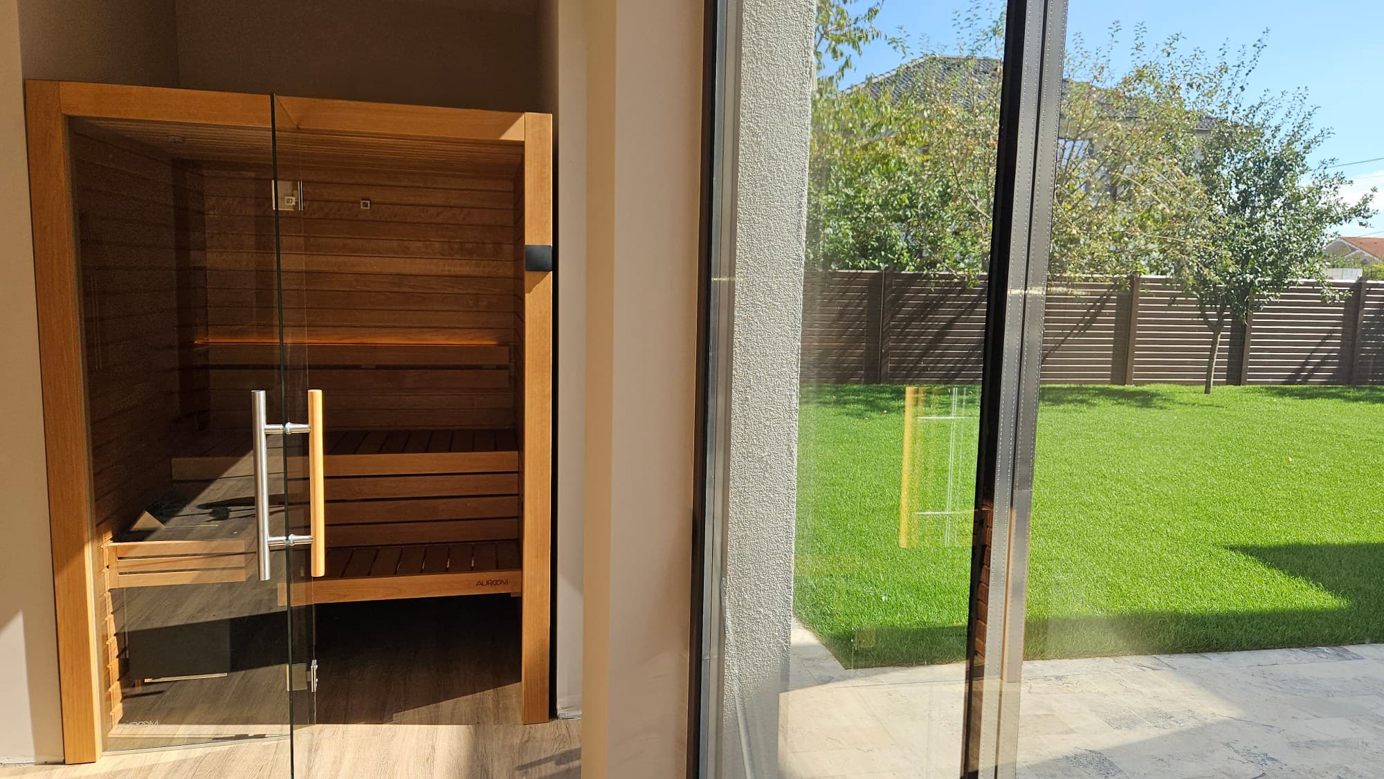 Saună finlandeză de interior Auroom® Cala Glass - Proiect Hidrostyle în Oradea 2