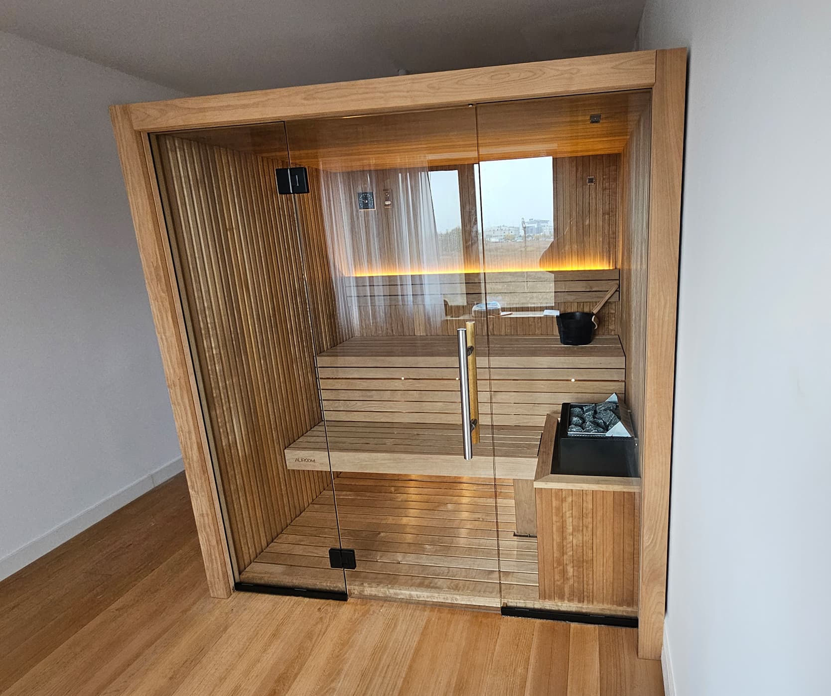Saună finlandeză de interior Auroom® Libera Glass - Proiect Hidrostyle în Pipera