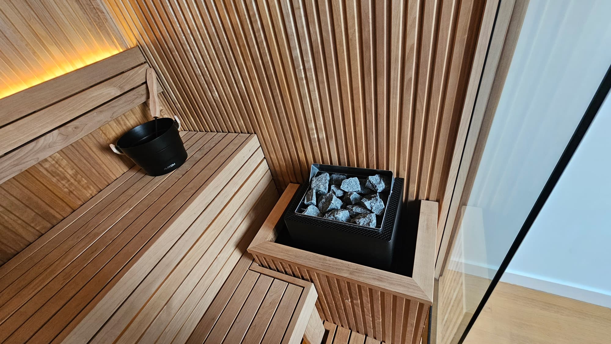 Saună finlandeză de interior Auroom® Libera Glass - Proiect Hidrostyle în Pipera 3