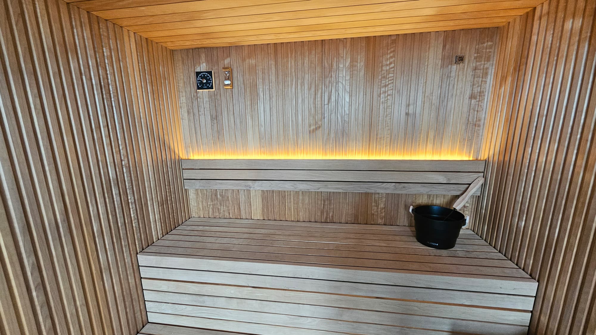 Saună finlandeză de interior Auroom® Libera Glass - Proiect Hidrostyle în Pipera 2