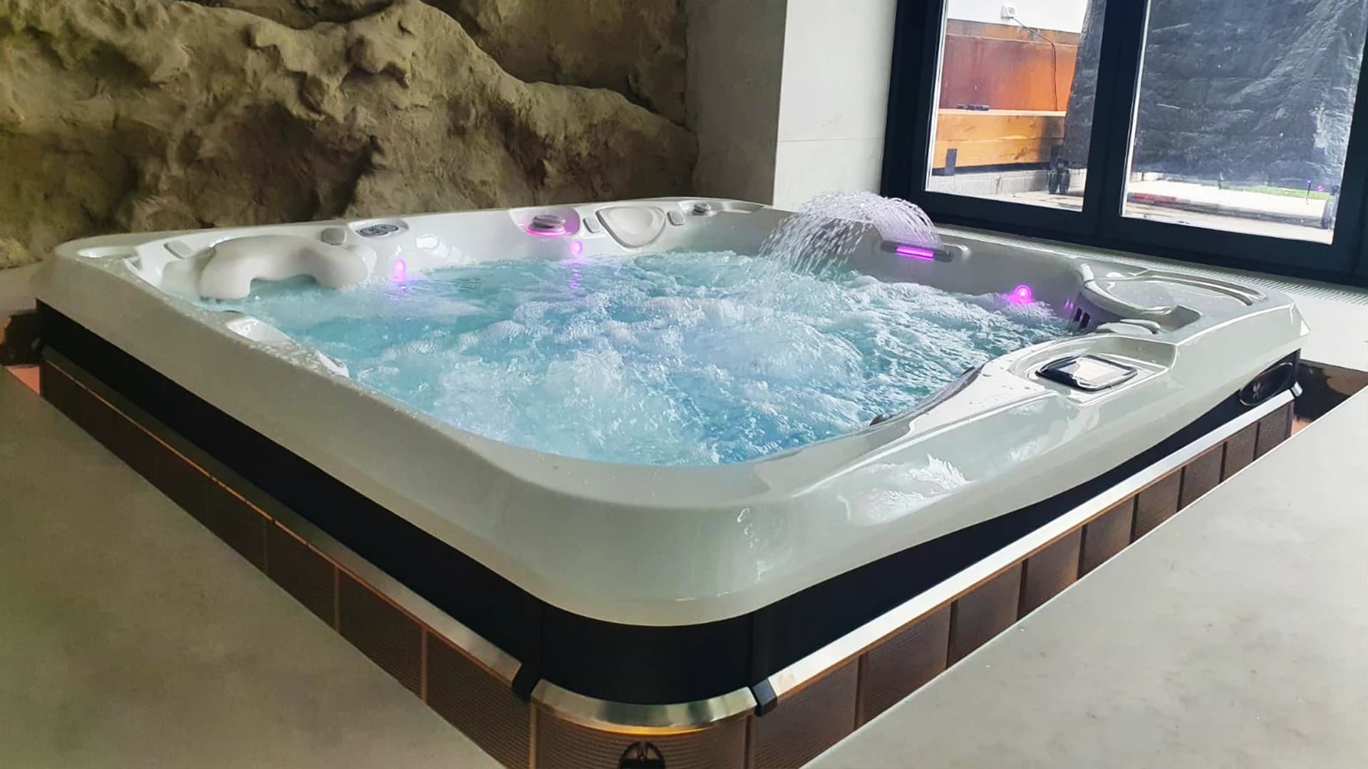 Caldera Spas® Provence hot tub – Bucharest