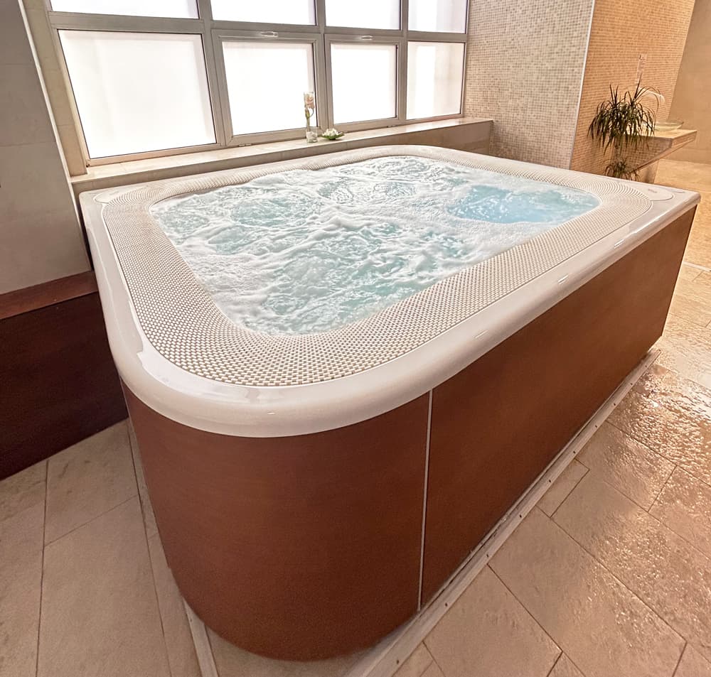 Jacuzzi® Virtus hot tub – Hotel Iaki, Mamaia