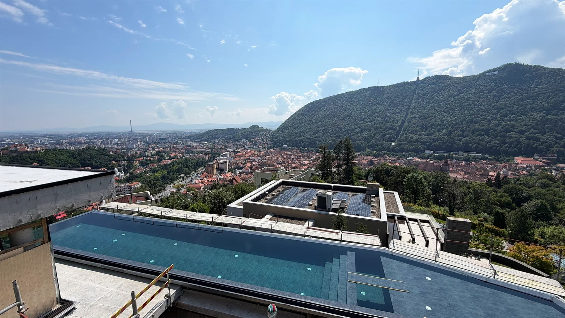 Luxury Infinity Pool in Brașov