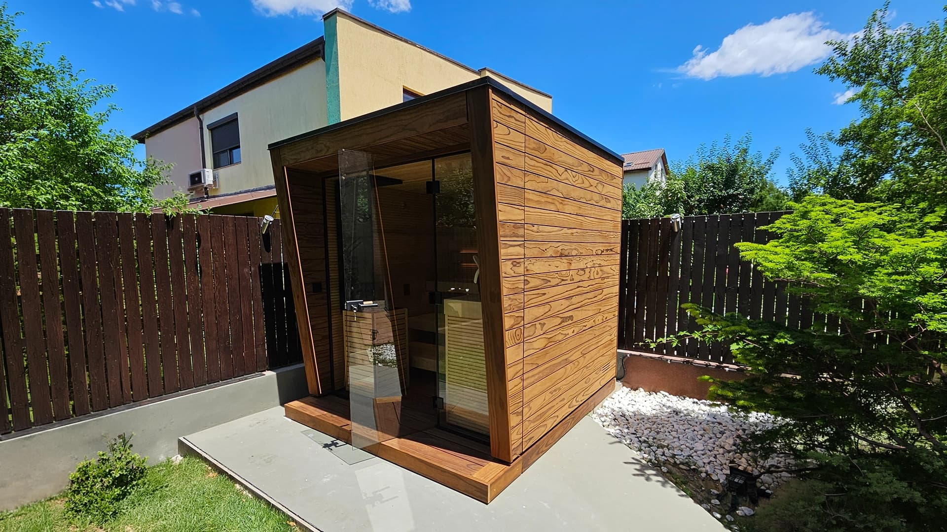 Aurea CB Ascent Auroom® outdoor Finnish sauna – Bucharest