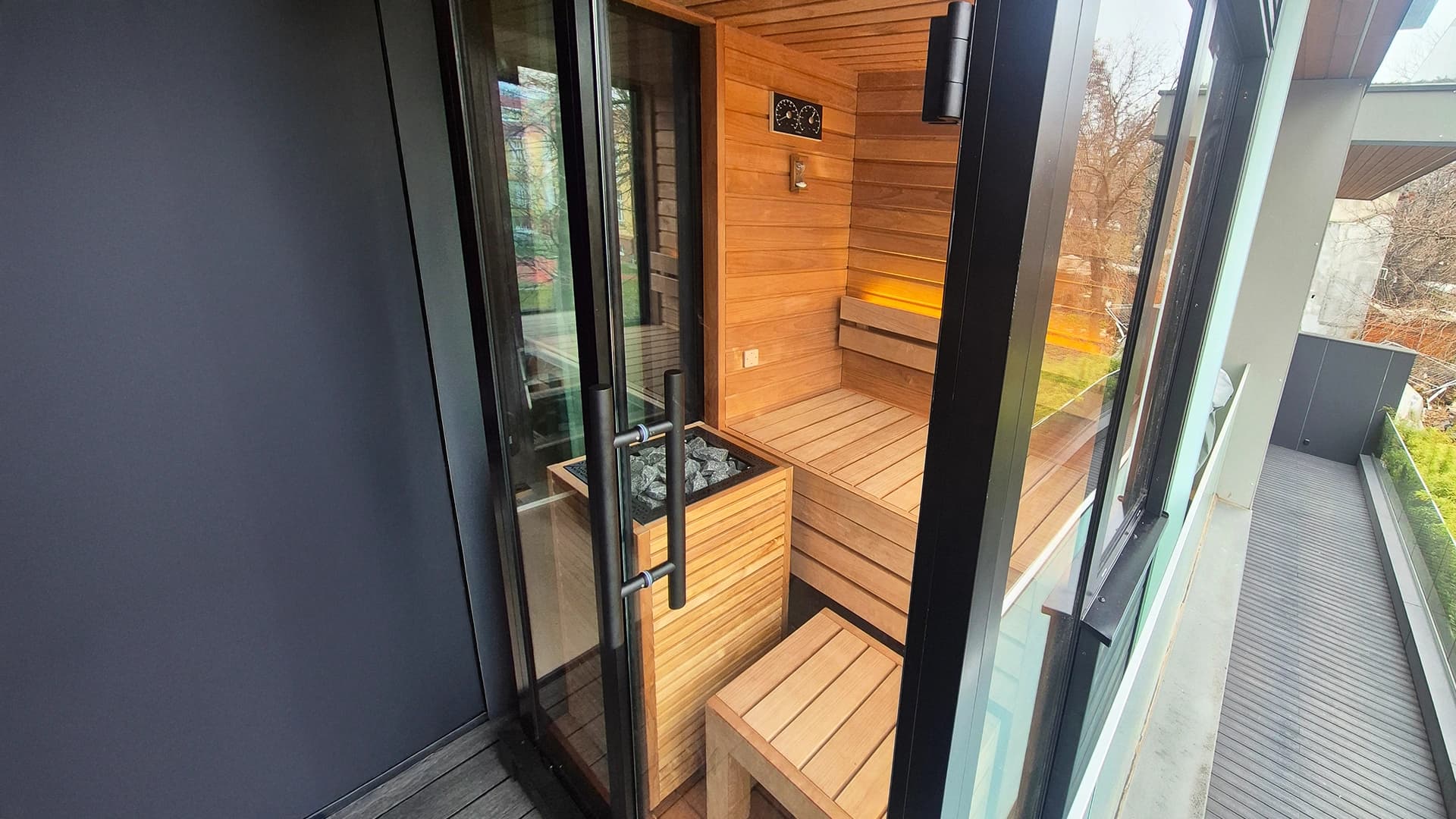 Custom Auroom® Mira Small outdoor Finnish sauna – Bucharest
