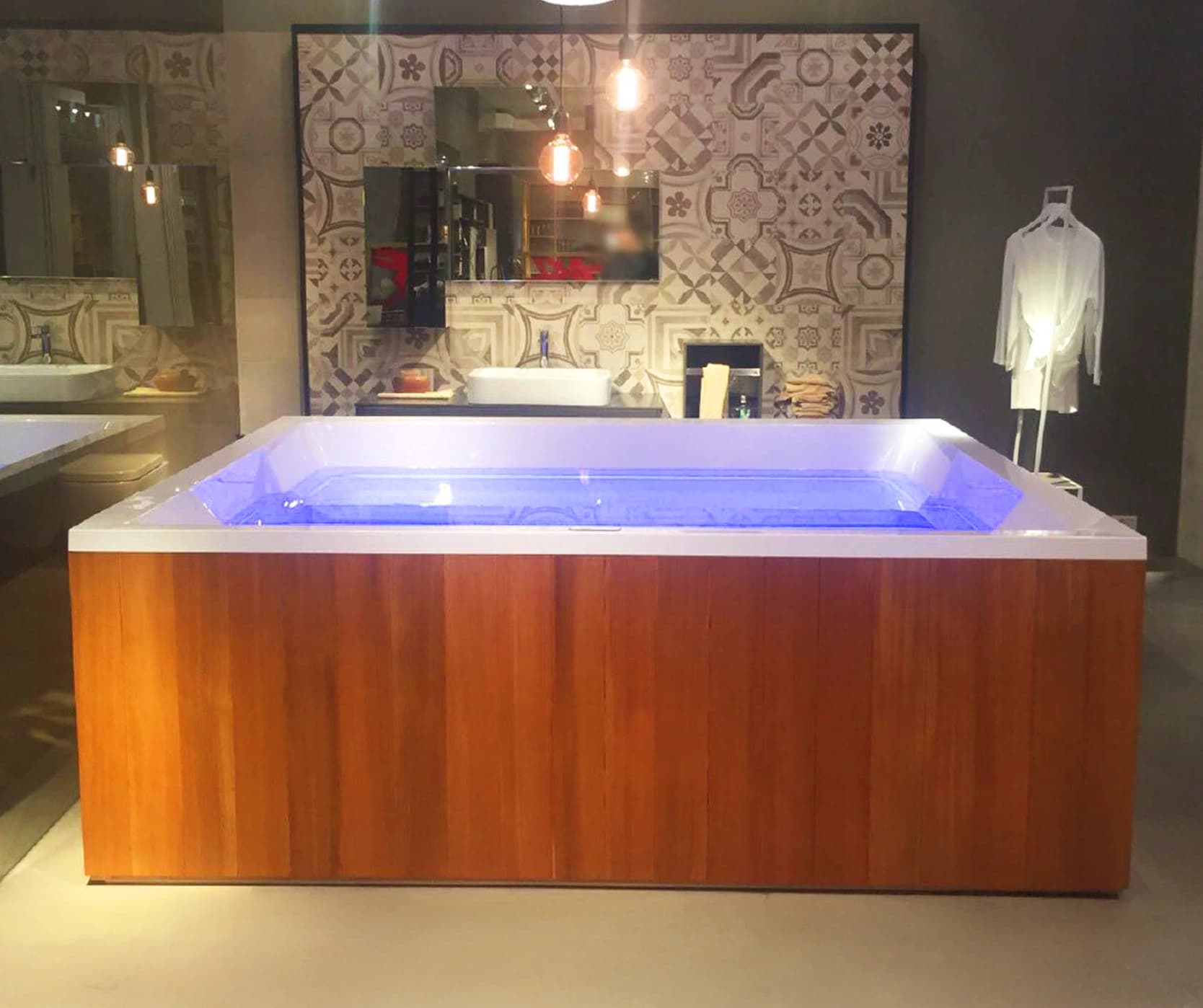 Cadă cu hidromasaj Treesse® Rest Spa Wood