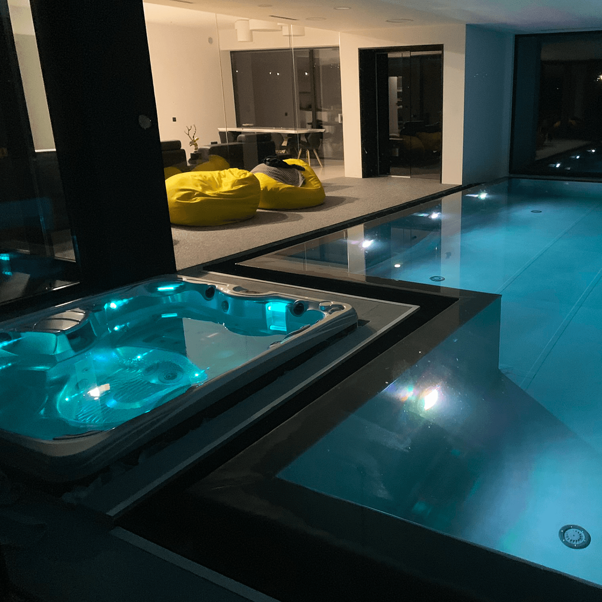 Cadă cu hidromasaj Caldera Spas® Martinique și Saună Personalizată