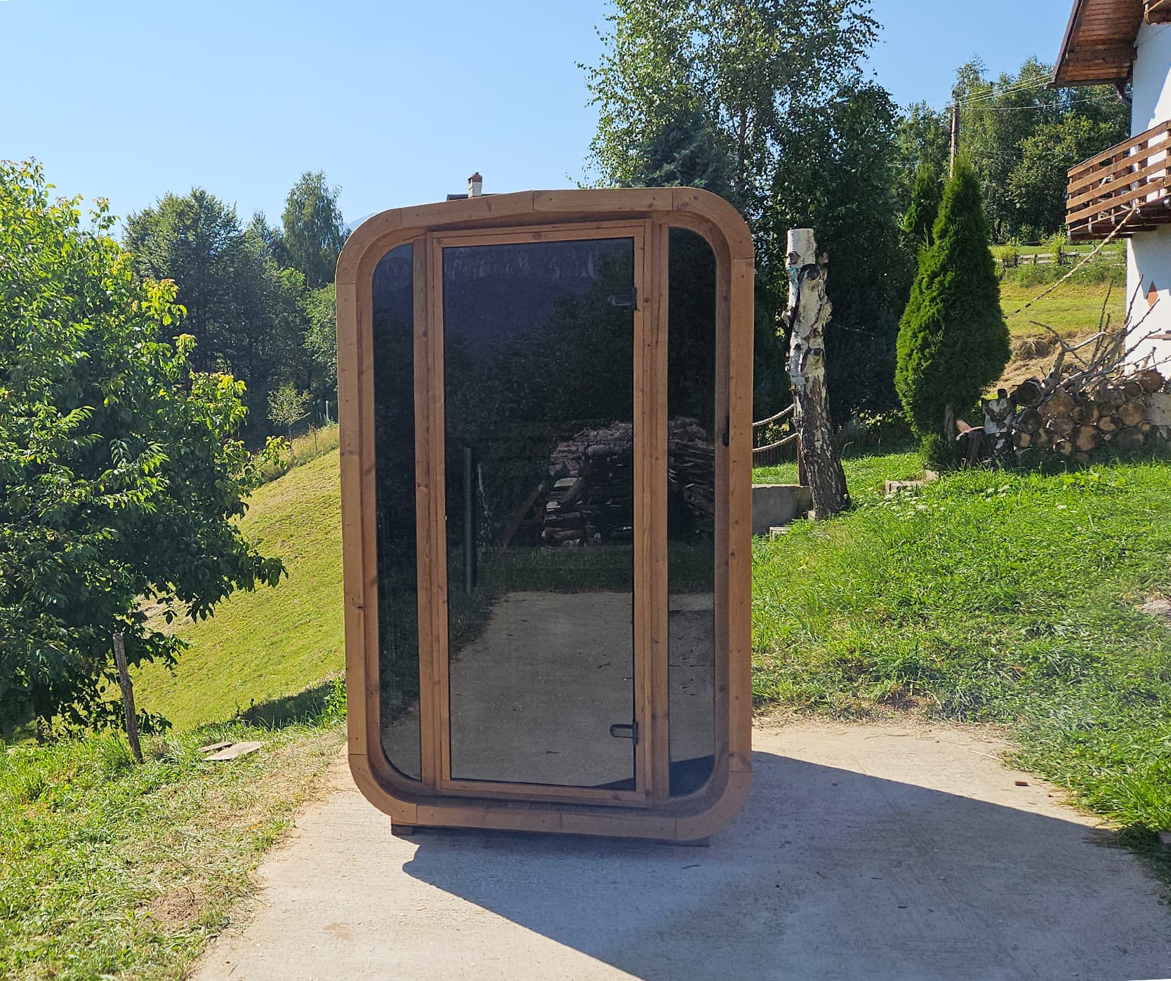 Saună finlandeză de exterior Auroom® Sola 140 – Proiect Hidrostyle în Braşov, Peştera