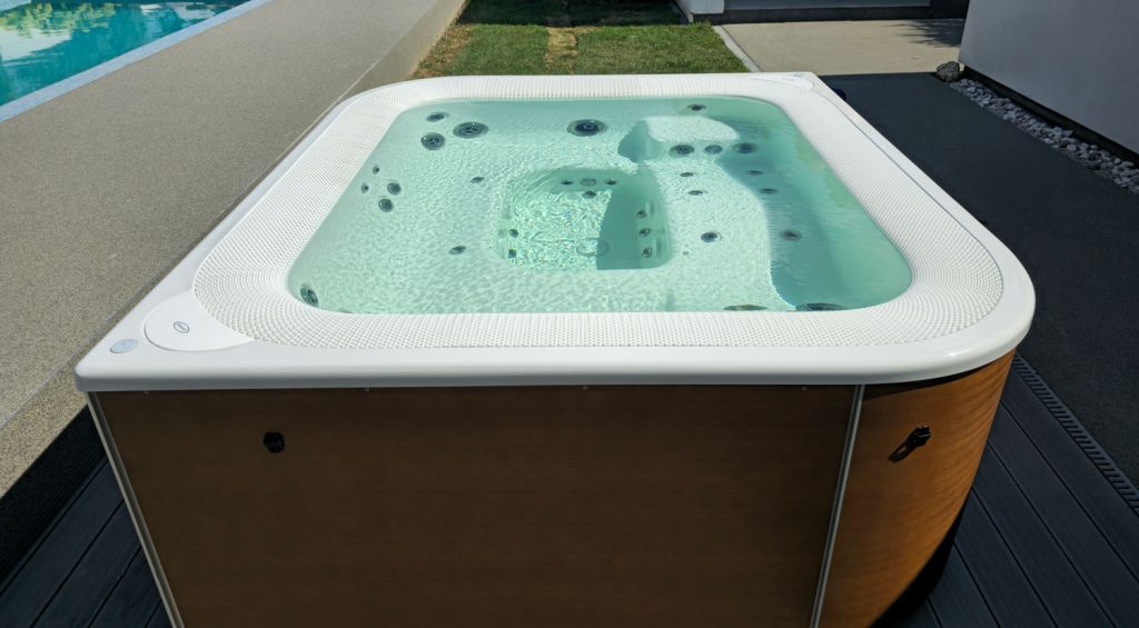 Hydromassage tub Virtus Jacuzzi project