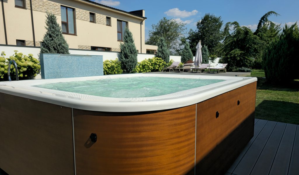 Virtus Jacuzzi outdoor hydromassage tub project