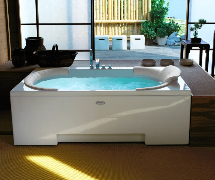 Cada de baie whirlpool Jacuzzi-JShaMi 1