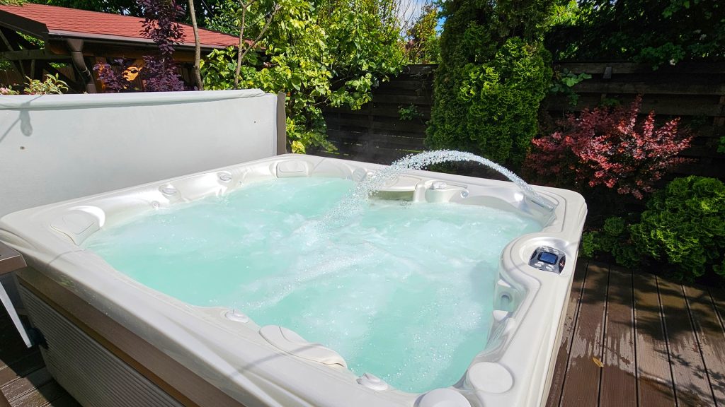Proiect Hidrostyle Cluj - Cada cu hidromasaj Caldera Spas Martinique 2