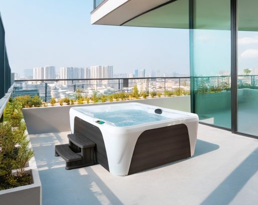Cada-cu-hidromasaj-Fantasy-Spas-Entice-Premier-Main
