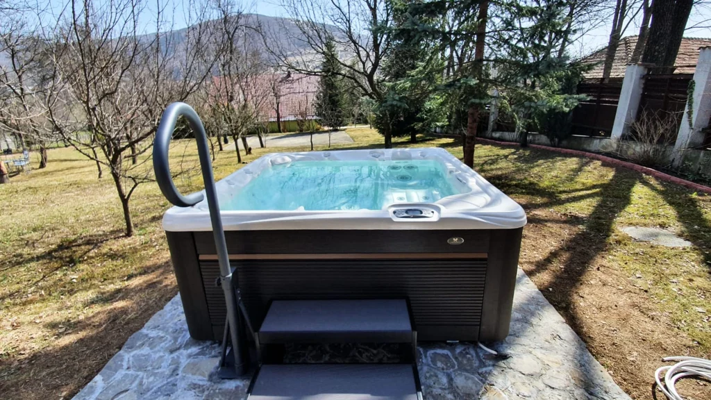 Cada cu hidromasaj Caldera Spas Seychelles Proiect Hidrostyle Campina Banner Main