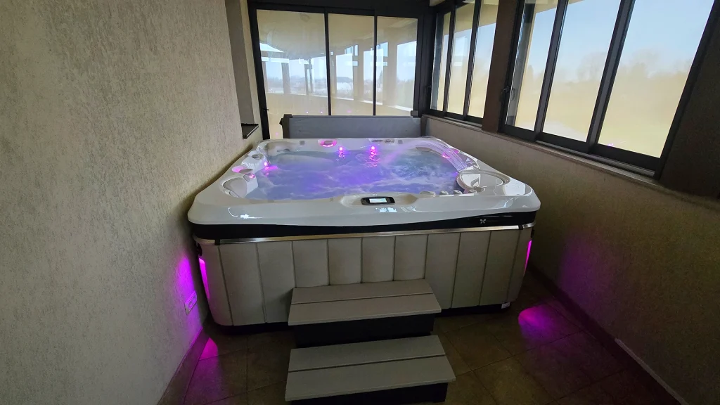 Cada cu hidromasaj Caldera Spas Tahitian Proiect Hidrostyle Domnesti Banner Pic2