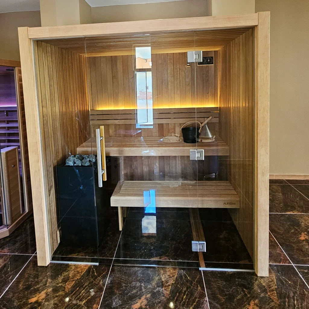 Sauna finlandeza Auroom Emma Glass proiect Craiova pic1