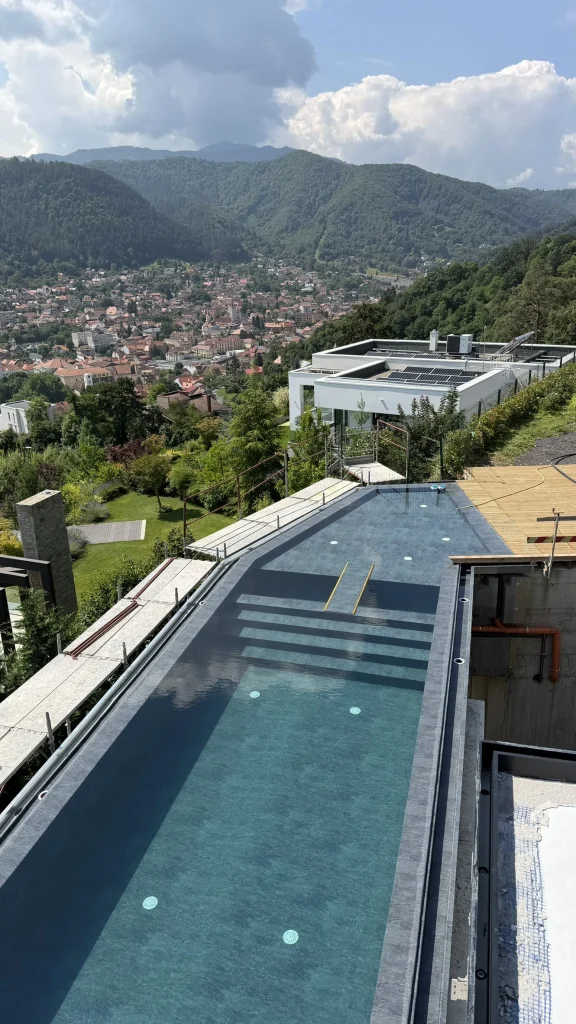 Piscina custom infinity Brasov 5
