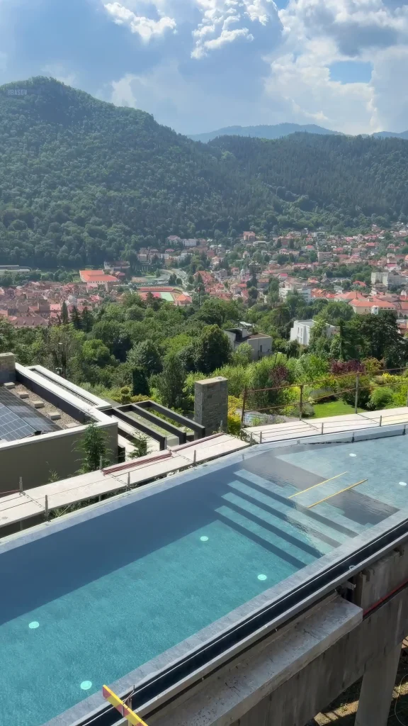 Piscina custom infinity Brasov 6