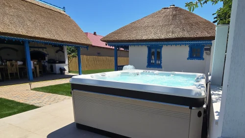 Cada-cu-hidromasaj-Caldera-Spas-Marino-–-Proiect-hidrostyle-Tulcea-1