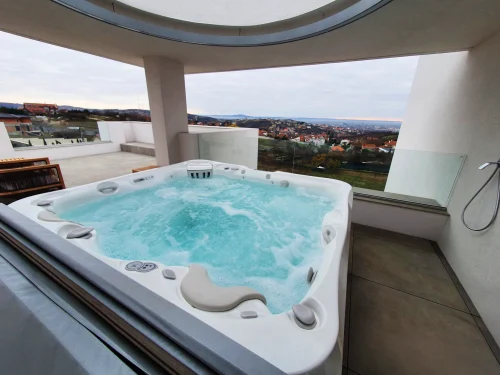 Cada-cu-hidromasaj-Caldera-Spas-Provence-Proiect-Hidrostyle-Oradea-Pic-1