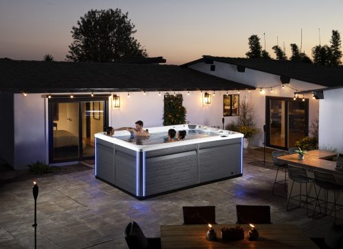 EP-RecSport-2023-R220-AlpineWhite-Gray-Lifestyle-Sunset-01-pop