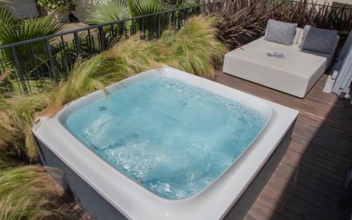 Jacuzzi-Hotel-Bath-Skylounge Casa-Riva-Riccione-2-1920x1200-b0132a17-e50e-4738-8ab1-40c79073ceda