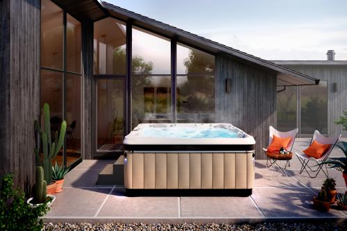 Utopia-exterior-sand-si-interior-arctic-white